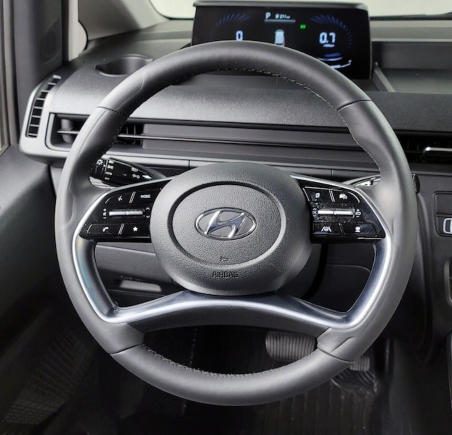 Hyundai H-1
