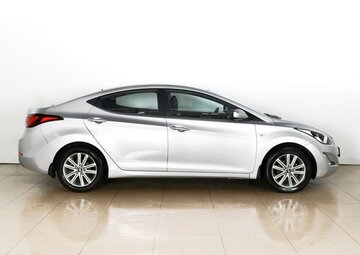 Hyundai Elantra Вид 4